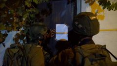 الاحتلال يخطر بهدم 13 منزلاً جنوب نابلس