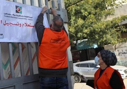 أبو ردينة: الانتخابات ستجري وفق المراسيم والمواعيد المحددة