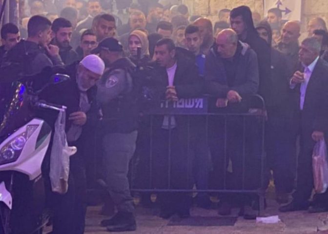 الاحتلال يغلق باب "حطة" ويمنع المصلين من أداء صلاة الفجر