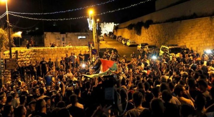 الاحتلال يقمع مسيرة شمال مدينة البيرة