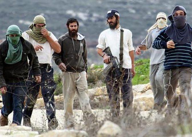 إصابة عدد من المواطنين في هجوم للمستوطنين على منازلهم جنوب الخليل
