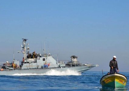 إسرائيل تقرر إغلاق مساحات الصيد البحري في غزة