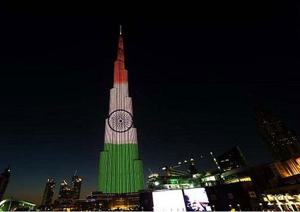 الإمارات تتضامن مع الهند وتضيء برج خليفة بألوان علم الهند