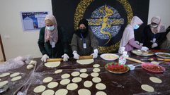 شابات من غزة يبادرن بحملة خيرية لمساعدة العوائل الفقيرة