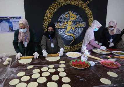 شابات من غزة يبادرن بحملة خيرية لمساعدة العوائل الفقيرة.