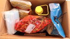 بيت لحم تتسلم طرودا غذائية مقدمة من الرئيس للأسر المحتاجة