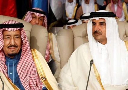 العاهل السعودي يدعو أمير قطر لزيارة المملكة رسميًا