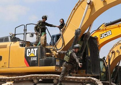 الاحتلال يطرد 3 عائلات في خربة ابزيق بحجة تدريباته العسكرية