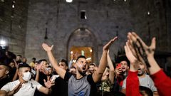 المقدسيون يواصلون الاحتفالات بانتصارهم في هبة باب العامود