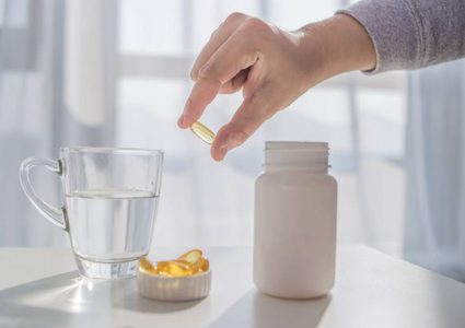 هل الإفراط في استهلاك الماء والفيتامينات ضار بالصحة؟