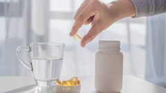 هل الإفراط في استهلاك الماء والفيتامينات ضار بالصحة؟