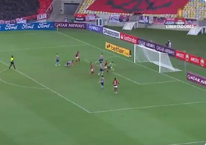 لاعب برازيلي يتلاعب بالدفاع والحارس ليسجل هدفا عالميا