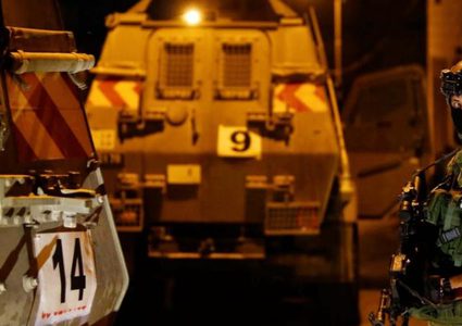 قوات الاحتلال تعتقل 4 شبان في قطاع غزة