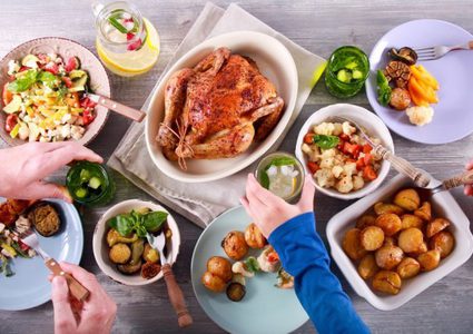 سلبيات الافراط في تناول الطعام والشراب في شهر رمضان