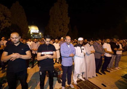 صلاتي العشاء والتراويح من رحاب المسجد الأقصى المبارك