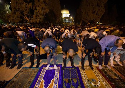 صلاتي العشاء والتراويح من رحاب المسجد الأقصى المبارك