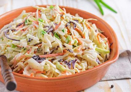 مكونات سلطة الملفوف وطريقة تحضيرها