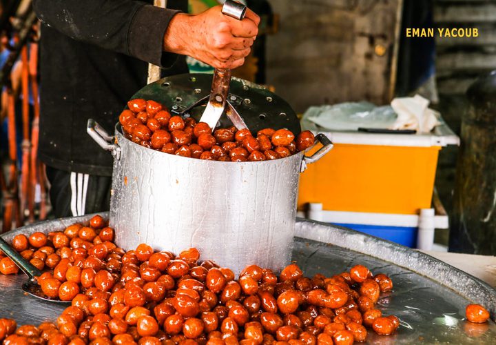 العوامة أو الزنغل الكرماوية، من أشهى الحلويات في رمضان - تصوير إيمان يعقوب