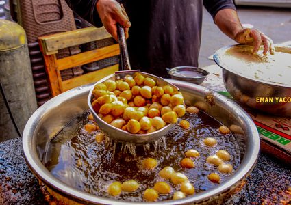 العوامة أو الزنغل الكرماوية، من أشهى الحلويات في رمضان - تصوير إيمان يعقوب