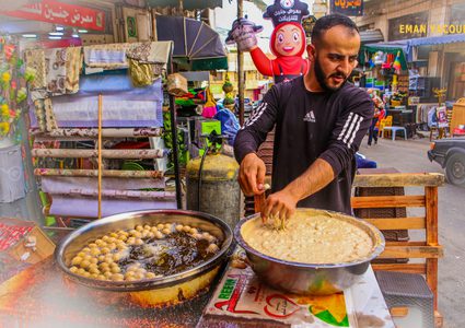 العوامة أو الزنغل الكرماوية، من أشهى الحلويات في رمضان - تصوير إيمان يعقوب