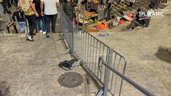 قوات الاحتلال تعيد جزء من السواتر الحديدية في منطقة باب العامود بمدينة #القدس