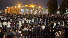 نحو 70 ألف مصل يؤدون صلاتي العشاء والتراويح في رحاب المسجد الأقصى