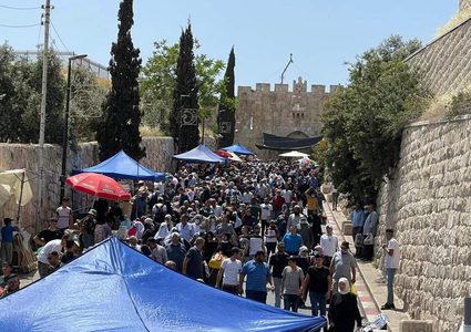 آلاف المصلين يؤدون صلاة الجمعة الثالثة من رمضان في الأقصى