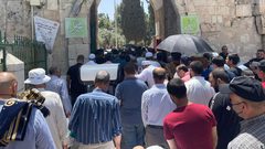 آلاف المصلين يؤدون صلاة الجمعة الثالثة من رمضان في الأقصى