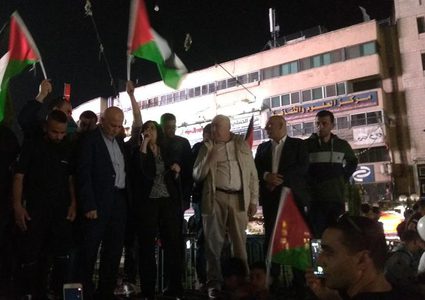 وقفة جماهيرية في نابلس دعما لقرارات القيادة والرئيس