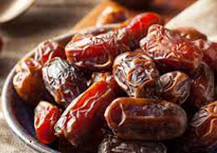الفوائد الصحية للانتظام في تناول التمر يوميا