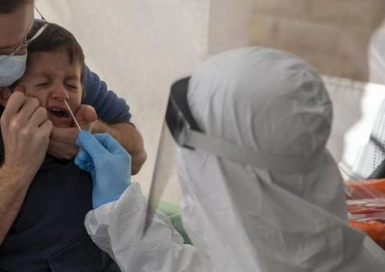 خبير يحذر مما يفعله فيروس كورونا بالأطفال