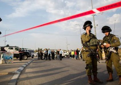 قوات الاحتلال تطلق النار على سيدة قرب مفرق "عتصيون"