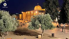 من ساحات الأقصى بعد أداء صلاة فجر اليوم الاثنين