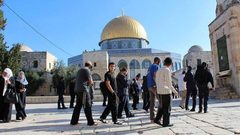 عشرات المستوطنين يقتحمون الأقصى