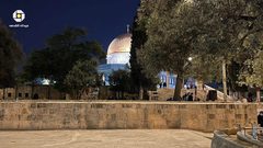 من ساحات الأقصى بعد أداء صلاة فجر اليوم الاثنين