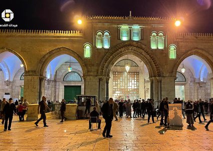 من ساحات الأقصى بعد أداء صلاة فجر اليوم الاثنين