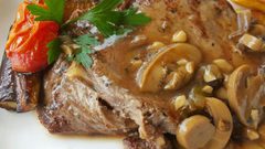 وصفة الستيك بصوص الفلفل الحار والماشروم