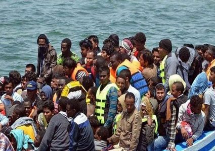 مفوضية شؤون اللاجئين: أكثر من 700 مهاجر أعيدوا إلى ليبيا