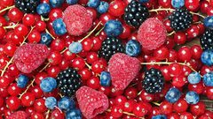 تناول التوت بشكل غير محدود قد يسبب زيادة الوزن