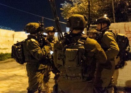 الاحتلال يعتقل 13 مواطنًا بالضفة