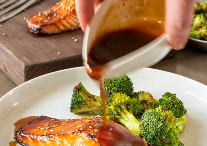 السلمون المشوي بصوص الترياكي