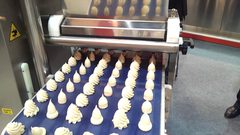 "الخيرية الإسلامية" توزع معدات لصناعة الحلويات