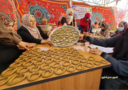 "كعك المبادرون" مبادرة نسائية في رفح لتوزيع الكعك على الفقراء