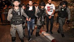 الاحتلال يعتقل عددا من المواطنين في حي الشيخ جراح