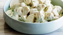 مكونات سلطة البطاطا وطريقة تحضيرها