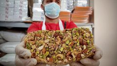‎مصانع الحلقوم بغزة تجهز منتجاتها قبيل عيد الفطر