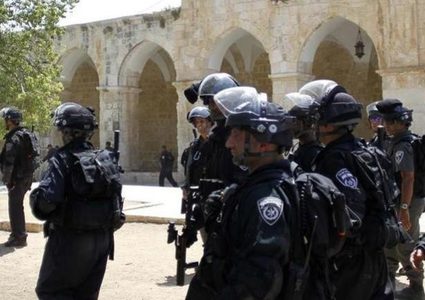 الاحتلال يعتقل حارس المسجد الأقصى بدر الرجبي