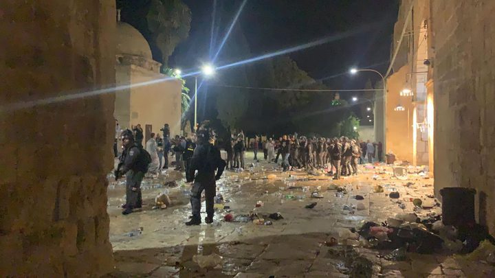 الاحتلال يغلق باب العامود ويمنع الوصول إلى البلدة القديمة والأقصى