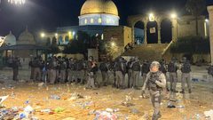 الاحتـلال يطرد المصلين من مصلى قبة الصخرة