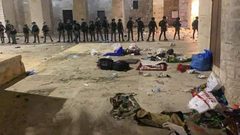 اعتداءات قوات الاحتلال الهمجية بحق المصلين في المسجد الأقصى